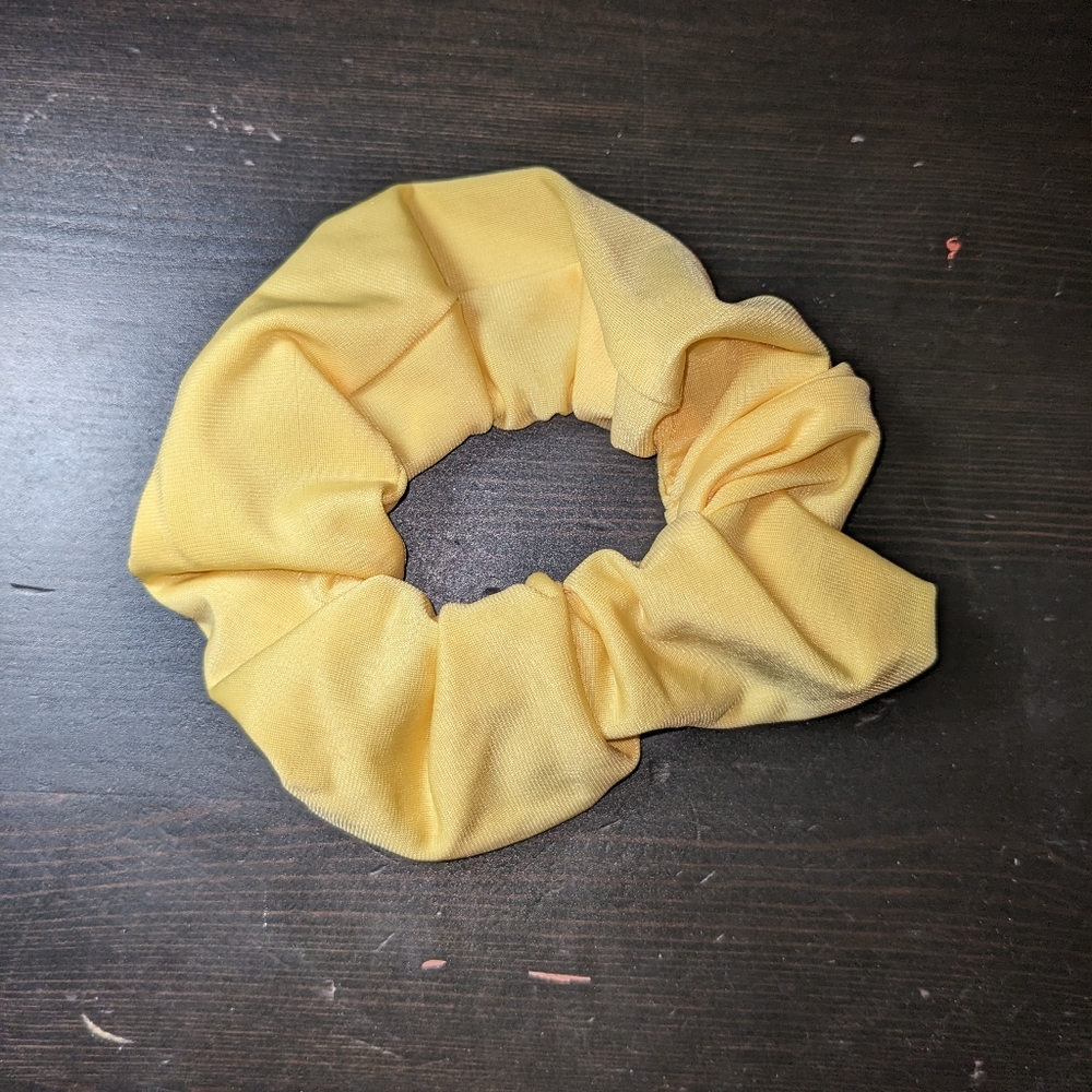 Scrunchie - yellow